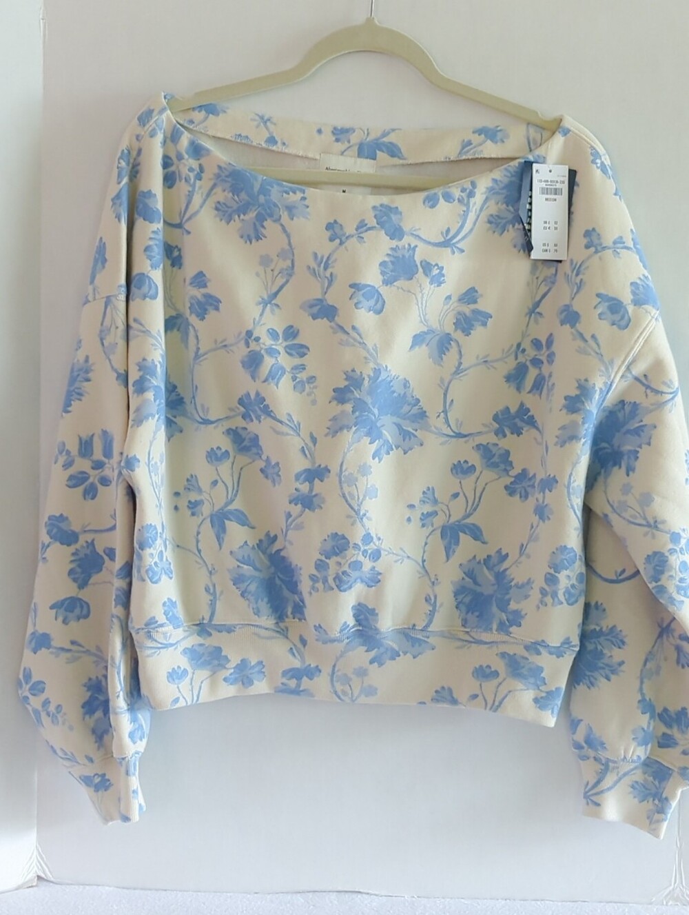 Abercrombie & Fitch Soft A&F Collection Cream & Blue Floral Sweatshirt Sz M NWT